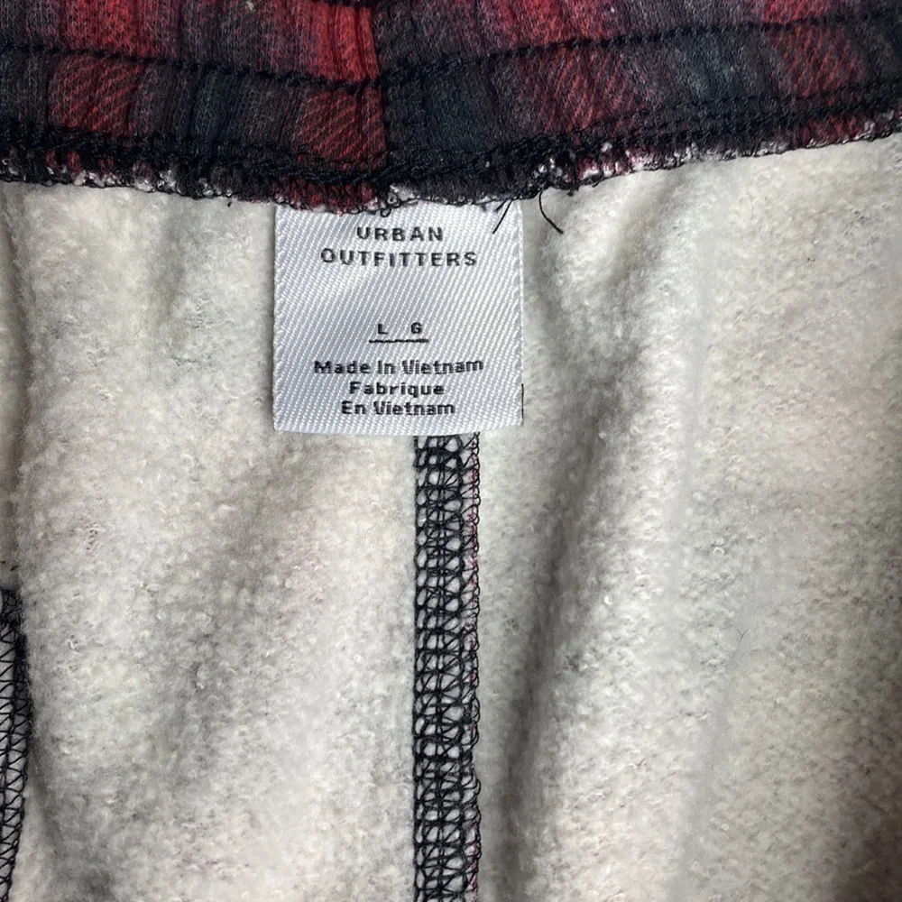 UO PLAID CUT OFF SHORTS SIZE LARGE
